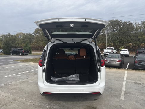 New 2026 Chrysler Pacifica Pinnacle image 12