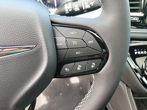 New 2026 Chrysler Pacifica Limited image 17