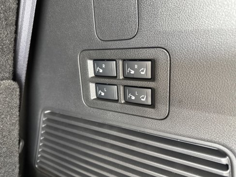 New 2025 Nissan Armada SL w/ Captain's Chari Seat Package image 10