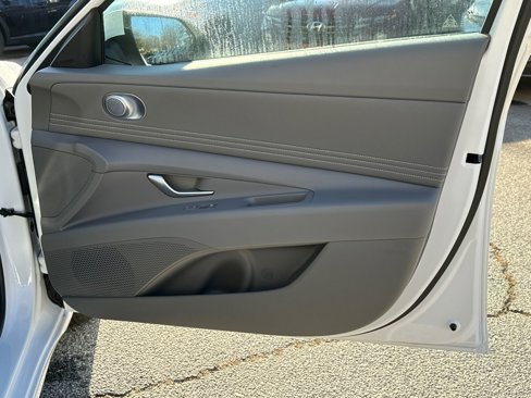 Used 2025 Hyundai Elantra SEL image 14