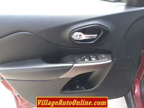 Used 2021 Jeep Cherokee Latitude Plus image 22