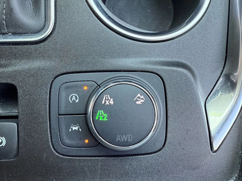 Used 2023 Chevrolet Traverse LT w/ LT Premium Package image 24