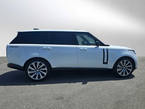 New 2025 Land Rover Range Rover Long Wheelbase SE image 6