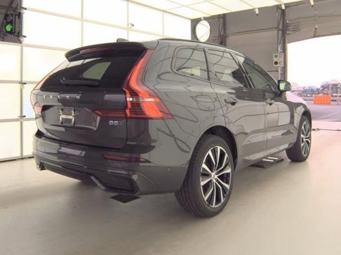 Certified 2025 Volvo XC60 B5 Plus image 3