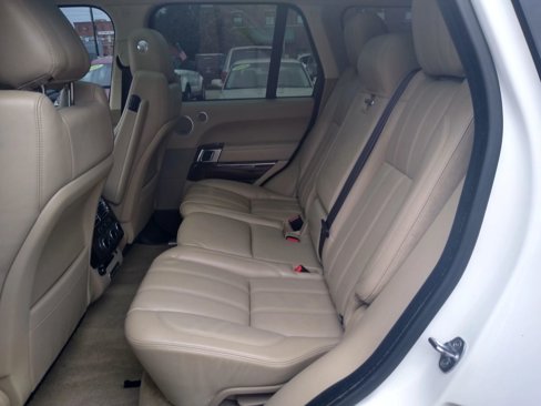 Used 2016 Land Rover Range Rover HSE image 15