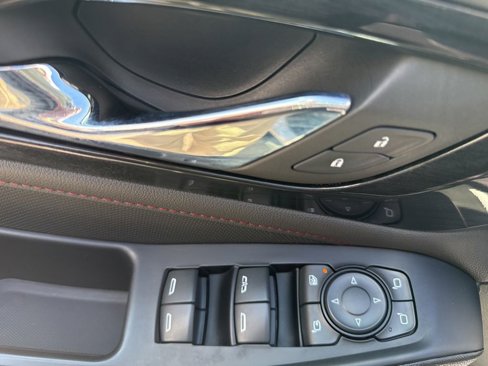 Used 2023 Chevrolet Traverse RS image 14