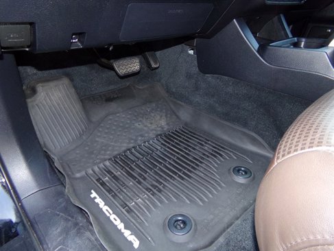 Used 2016 Toyota Tacoma Limited image 20