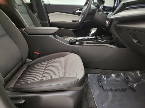 Used 2024 Chevrolet Trax LT image 32