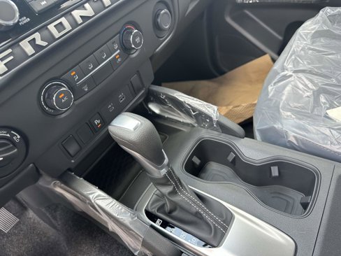 Used 2025 Nissan Frontier SV image 16