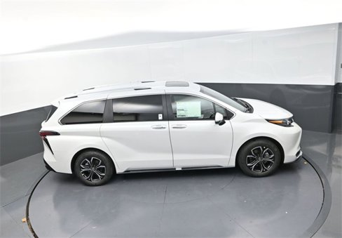 New 2025 Toyota Sienna Platinum image 24