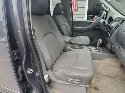 Used 2014 Nissan Frontier SL image 10