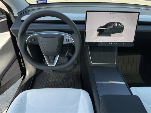 Used 2026 Tesla Model Y Long Range image 10