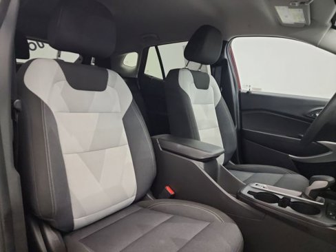 Used 2025 Chevrolet Trax LS w/ LS Convenience Package image 31