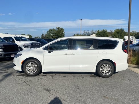 New 2026 Chrysler Voyager LX image 4