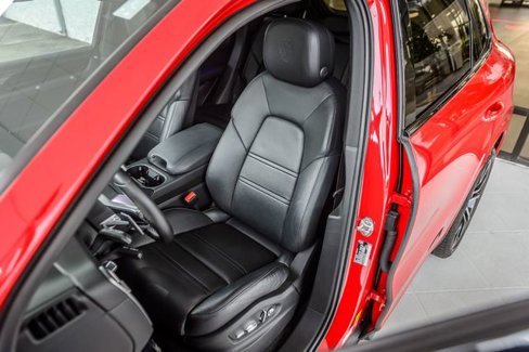 Used 2021 Porsche Cayenne image 18