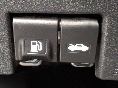 Used 2020 Nissan Kicks SV image 23