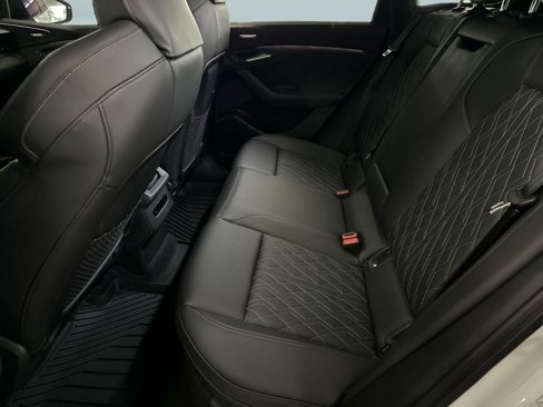 New 2025 Audi SQ6 e-tron Prestige image 12