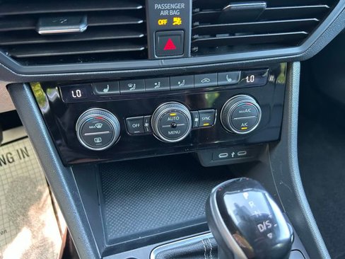 Used 2024 Volkswagen Jetta SE image 17