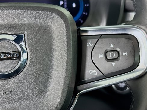 Used 2025 Volvo XC40 B5 Core image 14