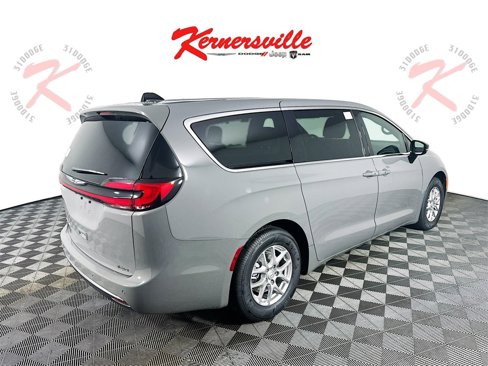 New 2025 Chrysler Pacifica Select image 7