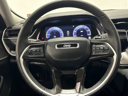 Used 2023 Jeep Grand Cherokee L Limited image 4
