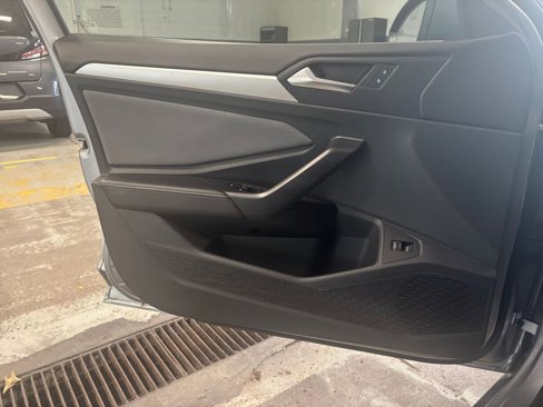 Used 2025 Volkswagen Jetta SE image 20