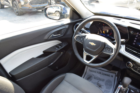 Used 2024 Chevrolet Trax LT w/ Driver Confidence Package image 14