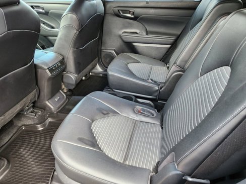 Used 2023 Toyota Highlander XSE image 29
