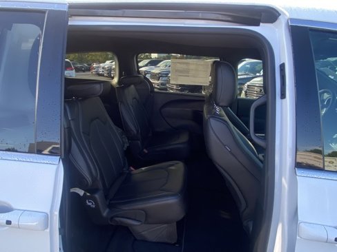 New 2026 Chrysler Voyager LX image 30