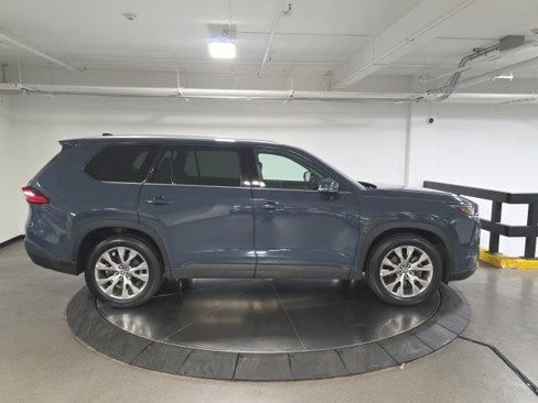 Used 2024 Toyota Grand Highlander Limited image 8