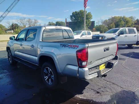 Used 2018 Toyota Tacoma TRD Sport image 6