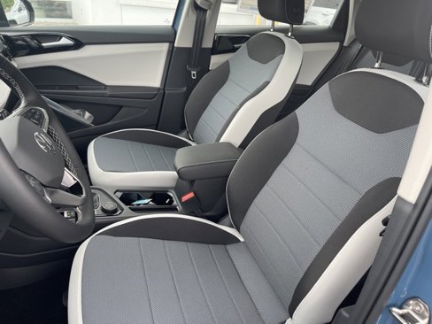 New 2025 Volkswagen Taos S image 12