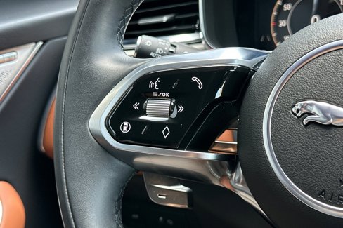 Used 2025 Jaguar F-PACE R-Dynamic S image 27