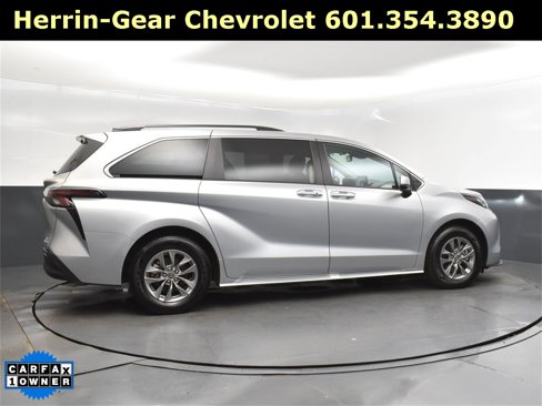 Used 2023 Toyota Sienna XLE image 8