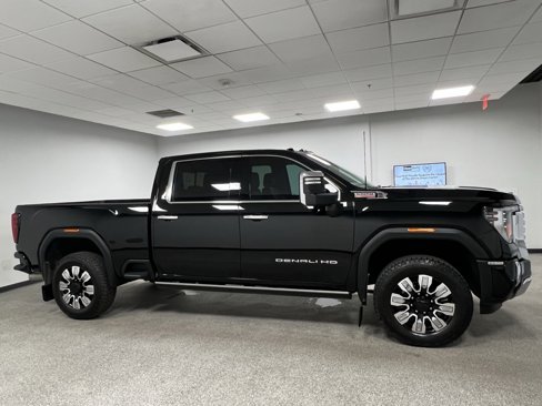 Used 2024 GMC Sierra 3500 Denali w/ Technology Package image 15