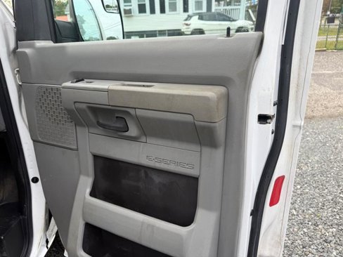 Used 2014 Ford E-350 and Econoline 350 Super Duty image 27