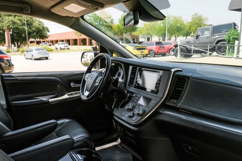 Used 2019 Toyota Sienna SE image 20