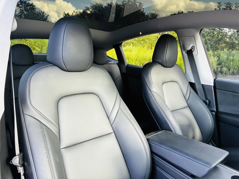 Used 2025 Tesla Model Y Long Range image 29
