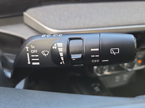 Used 2025 Nissan Kicks SV image 28