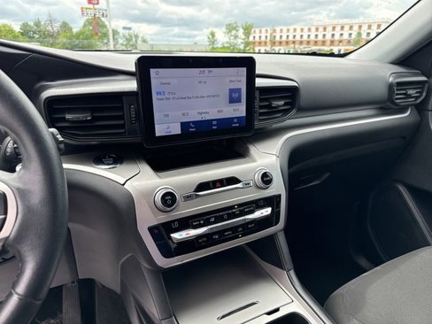 Used 2021 Ford Explorer XLT image 17