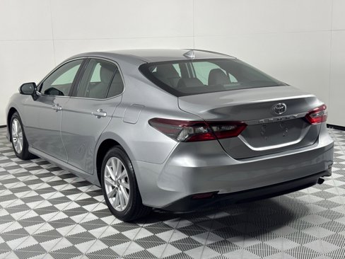 Used 2022 Toyota Camry LE image 7