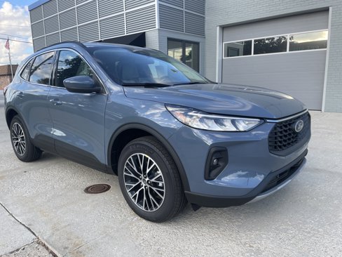 New 2026 Ford Escape SE image 2