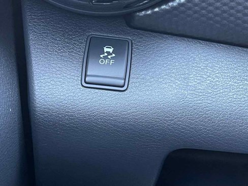 Used 2018 Nissan Kicks SV image 44