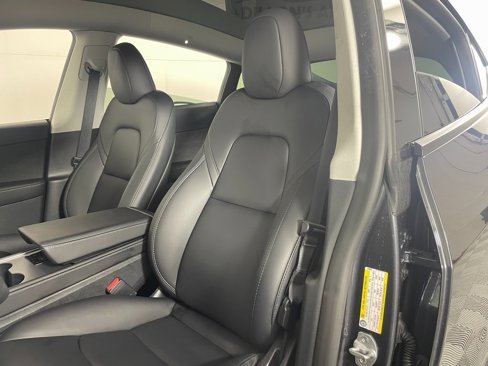 Used 2024 Tesla Model Y 2WD image 23