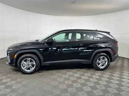 Certified 2025 Hyundai Tucson SE image 6