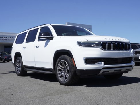 Used 2023 Jeep Wagoneer L Series II image 2