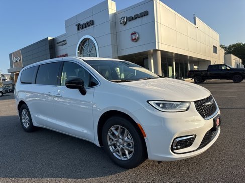 New 2026 Chrysler Pacifica Select image 1