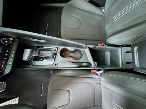 Certified 2025 Hyundai Elantra Sport image 34