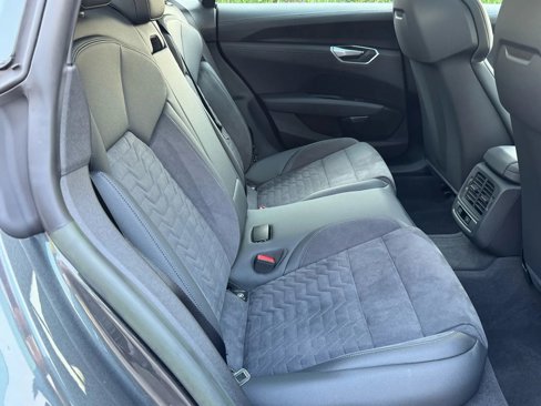 Used 2023 Audi e-tron GT Premium Plus image 26