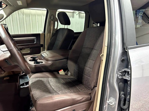 Used 2019 RAM 1500 Classic SLT w/ Luxury Group image 18
